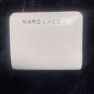 NWOT Marc Jacobs Cream Wallet with Silver Accents No Call Outs